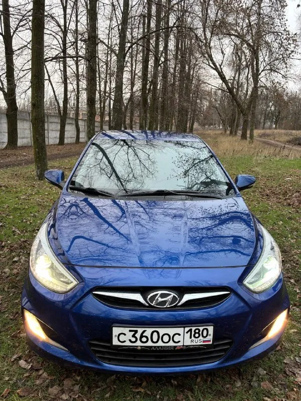 Продам hyundai solaris🔥 год выпуска:2013🔥 пробег, км:153.000(оригинал) 🔥 модификация:1.6мт 🔥 тип двигателя:газ/бензин🔥 коробка передач :механика 🔥 привод:передний🔥 тип кузова : седан🔥 koмплeктaция: elegance🔥 цвет: cиний🔥 3 собственника с 2013г. продажа автомобиля от собственника. автомобиль в богатой комплектации и в ухоженном состоянии. таких хозяйских машин осталось малость. машина на полном ходу, не требует никаких вложений от слова совсем. в идеальном состоянии, не троит, не дымит, не имеет каких либо посторонних звуков, работает идеально как на газу так и не бензине. замена масла каждые 7.000.под капотом ничего не намывал, не подготавливал, чтобы было видно, что мотор сухой, без каких-либо потёков. мкпп-в идеальном состоянии, все передачи включаются мягко, без хрустов, ничего не выбивает. ходовая-мягкая, ничего не стучит, не тарабанит, всё что нужно было - поменяно. при встречу всё расскажу и покажу. цена:899.999 тысяч возможен пригон по договоренности. возможен обмен. номе 📞 звоните: +7(949)5752024 - фотография - 3