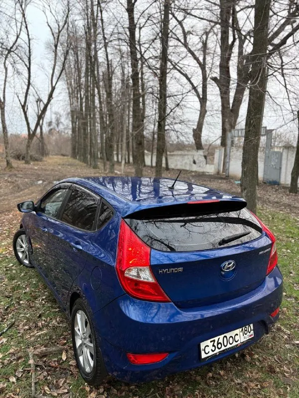 Продам hyundai solaris🔥 год выпуска:2013🔥 пробег, км:153.000(оригинал) 🔥 модификация:1.6мт 🔥 тип двигателя:газ/бензин🔥 коробка передач :механика 🔥 привод:передний🔥 тип кузова : седан🔥 koмплeктaция: elegance🔥 цвет: cиний🔥 3 собственника с 2013г. продажа автомобиля от собственника. автомобиль в богатой комплектации и в ухоженном состоянии. таких хозяйских машин осталось малость. машина на полном ходу, не требует никаких вложений от слова совсем. в идеальном состоянии, не троит, не дымит, не имеет каких либо посторонних звуков, работает идеально как на газу так и не бензине. замена масла каждые 7.000.под капотом ничего не намывал, не подготавливал, чтобы было видно, что мотор сухой, без каких-либо потёков. мкпп-в идеальном состоянии, все передачи включаются мягко, без хрустов, ничего не выбивает. ходовая-мягкая, ничего не стучит, не тарабанит, всё что нужно было - поменяно. при встречу всё расскажу и покажу. цена:899.999 тысяч возможен пригон по договоренности. возможен обмен. номе 📞 звоните: +7(949)5752024 - фотография - 6