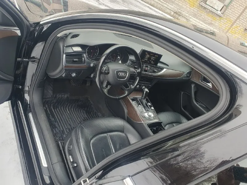 Audi a6 c7 рестайлинг год 2016 пробег 195 объем 1.8 кожаный салон со вставками дерева, подогрев сидений, руля и зеркал, складывание зеркал, камера заднего вида, парктроники перед и зад, двойные стекла, электрорегулировка сидений и зеркал, память сидения водителя.2-зонный климат контроль, круиз контроль. адаптивный bi-led свет. датчик света/дождя. я владелец. полное переоформление. 2.5млн. осмотр макеевка. тел для связи +79493641437 📞 звоните: +7(949)3641437 - фотография - 9