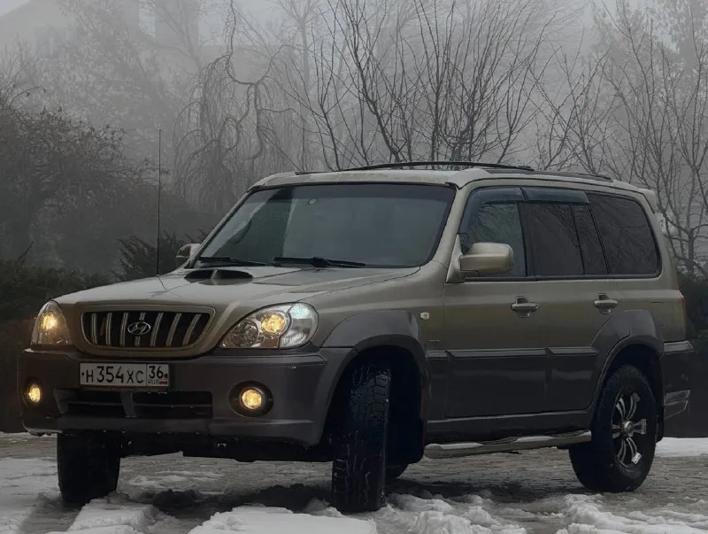В продаже hyundai terracan. , 2.9 л, турбодизель. настоящий рамный внедорожник. , постоянный полный привод. , автомобиль обслужен. , ухожен. тнвд перебирался в начале осени. , промыт бак, обслужена система тормозов. , заменён стартер, выполнена ревизия ходовой части. новые масла. находится 15 лет в одной семье. родной окрас. двигатель обслужен. , всё сухое, работает ровно. вечная “механика“, никаких нареканий не имеет. тяга сумасшедшая. , вытаскивал в начале января f-250 севший на раму. есть климат и подогревы сидений, зеркал и лобового, 4 эл. сп, эл. зеркала, хорошая акустика. ., 2din магнитола pioneer и т. д. оптика новая, покрыта бронеплёнкой. , свет отл. резина стоит всесезонная с хорошим остатком. есть возможность установки 3-го ряда сидений. контакты : +7 (949) 363-52-68 (есть «telegram») цена : 750,000 рублей. обмен не рассматриваю. территориально находится в г макеевка (центр) 📞 🇷🇺 звоните: +79493635268 - фотография - 7