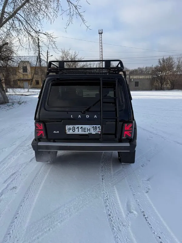 Свежий внедорожник ваз 4x4 (нива) 2020 г. в. с историей. · отличное состояние: 2020 год ( рейстайлинг ) • пробег 58 000 км · полная прозрачность:оригинальный птс, два владельца. автомобиль не бит, не крашен · двигатель 1.7 / ( 83 л. с. ) / бензин · наличие кондиционера (комплектация luxe), полный привод, 3 двери цена : 820 000 место осмотра : г. петровское ( краснолучский район ) номер телефона : +7 959 503-08-90 📞 звоните: +7(959)5030890 - фотография - 2