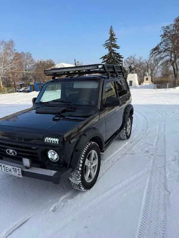 Свежий внедорожник ваз 4x4 (нива) 2020 г. в. с историей. · отличное состояние: 2020 год ( рейстайлинг ) • пробег 58 000 км · полная прозрачность:оригинальный птс, два владельца. автомобиль не бит, не крашен · двигатель 1.7 / ( 83 л. с. ) / бензин · наличие кондиционера (комплектация luxe), полный привод, 3 двери цена : 820 000 место осмотра : г. петровское ( краснолучский район ) номер телефона : +7 959 503-08-90 📞 звоните: +7(959)5030890 - фотография - 3