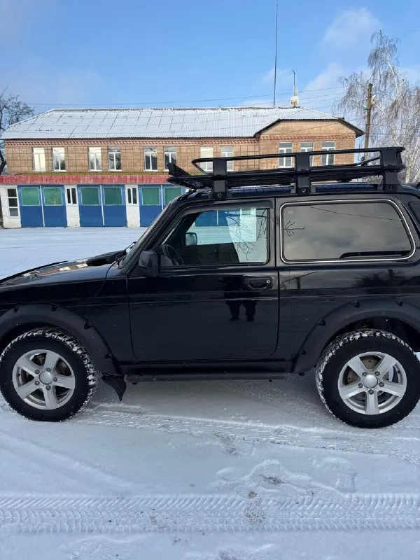 Свежий внедорожник ваз 4x4 (нива) 2020 г. в. с историей. · отличное состояние: 2020 год ( рейстайлинг ) • пробег 58 000 км · полная прозрачность:оригинальный птс, два владельца. автомобиль не бит, не крашен · двигатель 1.7 / ( 83 л. с. ) / бензин · наличие кондиционера (комплектация luxe), полный привод, 3 двери цена : 820 000 место осмотра : г. петровское ( краснолучский район ) номер телефона : +7 959 503-08-90 📞 звоните: +7(959)5030890 - фотография - 4