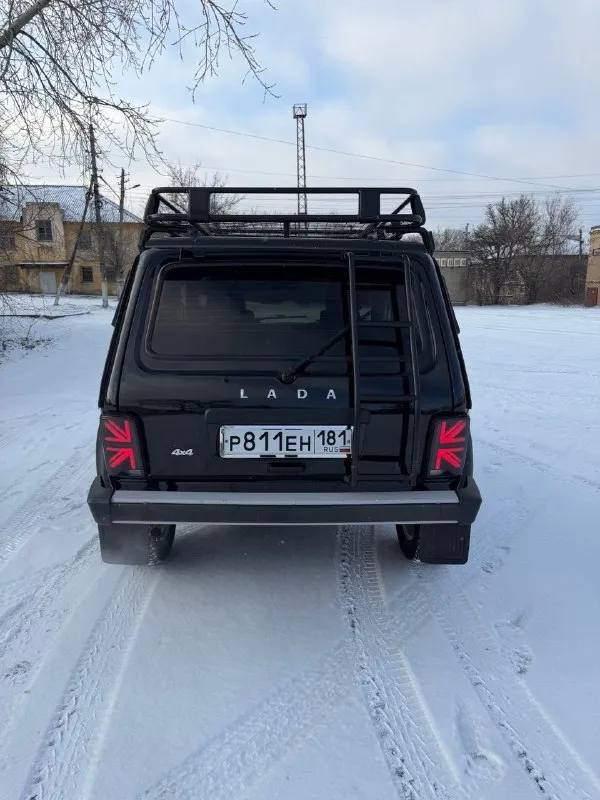 Свежий внедорожник ваз 4x4 (нива) 2020 г. в. с историей. · отличное состояние: 2020 год ( рейстайлинг ) • пробег 58 000 км · полная прозрачность:оригинальный птс, два владельца. автомобиль не бит, не крашен · двигатель 1.7 / ( 83 л. с. ) / бензин · наличие кондиционера (комплектация luxe), полный привод, 3 двери цена : 820 000 место осмотра : г. петровское ( краснолучский район ) номер телефона : +7 959 503-08-90 📞 звоните: +7(959)5030890 - фотография - 7