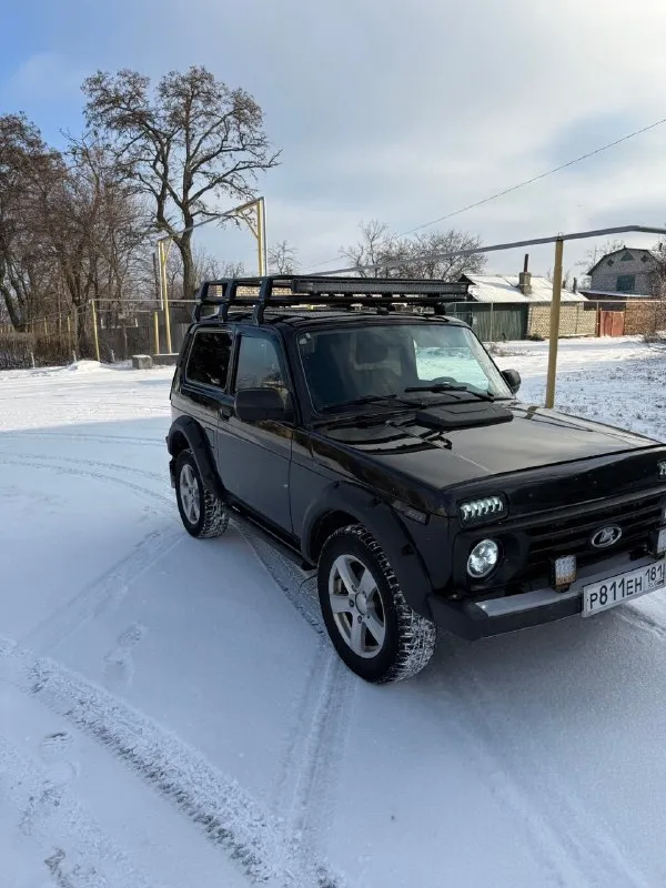 Свежий внедорожник ваз 4x4 (нива) 2020 г. в. с историей. · отличное состояние: 2020 год ( рейстайлинг ) • пробег 58 000 км · полная прозрачность:оригинальный птс, два владельца. автомобиль не бит, не крашен · двигатель 1.7 / ( 83 л. с. ) / бензин · наличие кондиционера (комплектация luxe), полный привод, 3 двери цена : 820 000 место осмотра : г. петровское ( краснолучский район ) номер телефона : +7 959 503-08-90 📞 звоните: +7(959)5030890 - фотография - 8