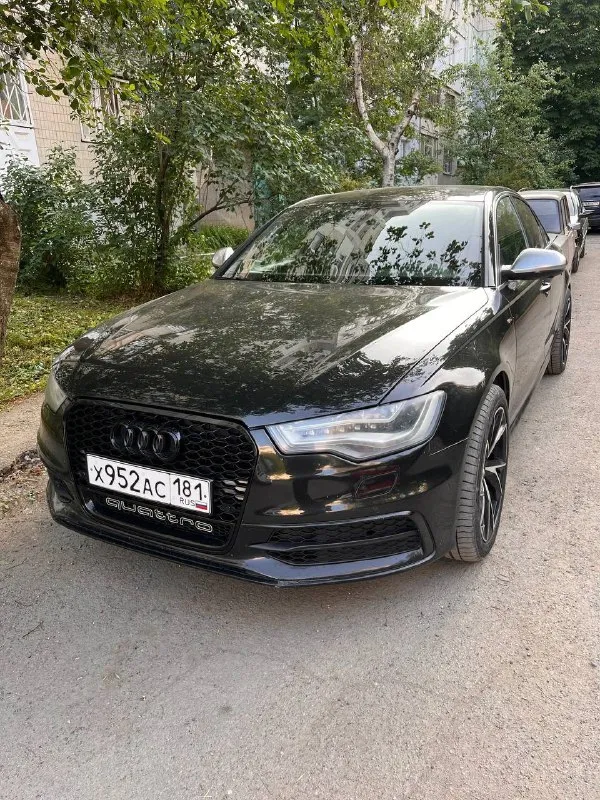 Продам audi a6 c7, 2013 год 3.0 tfsi, пробег 170300, в s-line пакете, салон алькантара, машина бодрая, за ней постоянно ухаживал, комплектация полная, много чего по ней сделано, пружины в круг заменены, аморты, рычаги и поворотные кулаки, статичная магнитола установлена, стоит пандора с автозапуском, 35 тыс назад сделан капитальный ремонт двигателя, поменяно практически все под капотом (патрубки, проводка) сделана гильзовка, обкатка пройдена, все еще на гарантии, делал в ростове, ремонт обошелся 1,2 млн, все чеки есть, брал ее 2 года назад, резина лето новая, диски лето 19, в комплекте зима 17 с дисками, full led фары, задние с с8, открытие багажника ногой, салон кожа с алькантарой, тормозные диски и колодки новые, имеется решетка радиатора вторая, предыдущие габариты, и выездной экран которые стояли до замены, на машину денег не жалел, музыка bose играет шикарно, поменяно масло в приводах, редукторе, поменяны шрусы внутренние и наружние передние, ступечные, вообщем сел 📞 звоните: +7(959)1426586 - фотография - 1