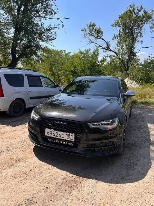 Продам audi a6 c7, 2013 год 3.0 tfsi, пробег 170300, в s-line пакете, салон алькантара, машина бодрая, за ней постоянно ухаживал, комплектация полная, много чего по ней сделано, пружины в круг заменены, аморты, рычаги и поворотные кулаки, статичная магнитола установлена, стоит пандора с автозапуском, 35 тыс назад сделан капитальный ремонт двигателя, поменяно практически все под капотом (патрубки, проводка) сделана гильзовка, обкатка пройдена, все еще на гарантии, делал в ростове, ремонт обошелся 1,2 млн, все чеки есть, брал ее 2 года назад, резина лето новая, диски лето 19, в комплекте зима 17 с дисками, full led фары, задние с с8, открытие багажника ногой, салон кожа с алькантарой, тормозные диски и колодки новые, имеется решетка радиатора вторая, предыдущие габариты, и выездной экран которые стояли до замены, на машину денег не жалел, музыка bose играет шикарно, поменяно масло в приводах, редукторе, поменяны шрусы внутренние и наружние передние, ступечные, вообщем сел 📞 звоните: +7(959)1426586 - фотография - 2