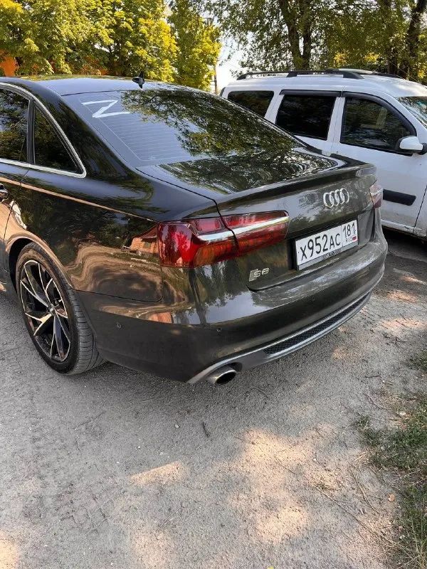 Продам audi a6 c7, 2013 год 3.0 tfsi, пробег 170300, в s-line пакете, салон алькантара, машина бодрая, за ней постоянно ухаживал, комплектация полная, много чего по ней сделано, пружины в круг заменены, аморты, рычаги и поворотные кулаки, статичная магнитола установлена, стоит пандора с автозапуском, 35 тыс назад сделан капитальный ремонт двигателя, поменяно практически все под капотом (патрубки, проводка) сделана гильзовка, обкатка пройдена, все еще на гарантии, делал в ростове, ремонт обошелся 1,2 млн, все чеки есть, брал ее 2 года назад, резина лето новая, диски лето 19, в комплекте зима 17 с дисками, full led фары, задние с с8, открытие багажника ногой, салон кожа с алькантарой, тормозные диски и колодки новые, имеется решетка радиатора вторая, предыдущие габариты, и выездной экран которые стояли до замены, на машину денег не жалел, музыка bose играет шикарно, поменяно масло в приводах, редукторе, поменяны шрусы внутренние и наружние передние, ступечные, вообщем сел 📞 звоните: +7(959)1426586 - фотография - 6