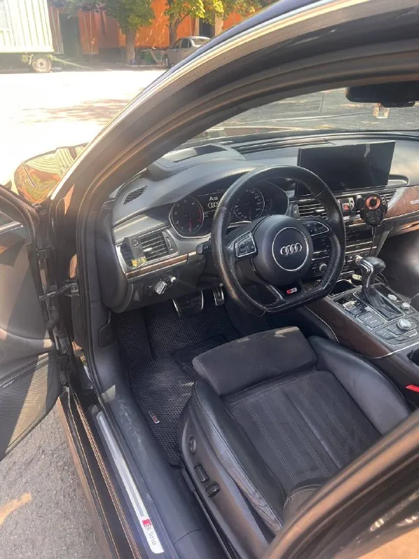Продам audi a6 c7, 2013 год 3.0 tfsi, пробег 170300, в s-line пакете, салон алькантара, машина бодрая, за ней постоянно ухаживал, комплектация полная, много чего по ней сделано, пружины в круг заменены, аморты, рычаги и поворотные кулаки, статичная магнитола установлена, стоит пандора с автозапуском, 35 тыс назад сделан капитальный ремонт двигателя, поменяно практически все под капотом (патрубки, проводка) сделана гильзовка, обкатка пройдена, все еще на гарантии, делал в ростове, ремонт обошелся 1,2 млн, все чеки есть, брал ее 2 года назад, резина лето новая, диски лето 19, в комплекте зима 17 с дисками, full led фары, задние с с8, открытие багажника ногой, салон кожа с алькантарой, тормозные диски и колодки новые, имеется решетка радиатора вторая, предыдущие габариты, и выездной экран которые стояли до замены, на машину денег не жалел, музыка bose играет шикарно, поменяно масло в приводах, редукторе, поменяны шрусы внутренние и наружние передние, ступечные, вообщем сел 📞 звоните: +7(959)1426586 - фотография - 9