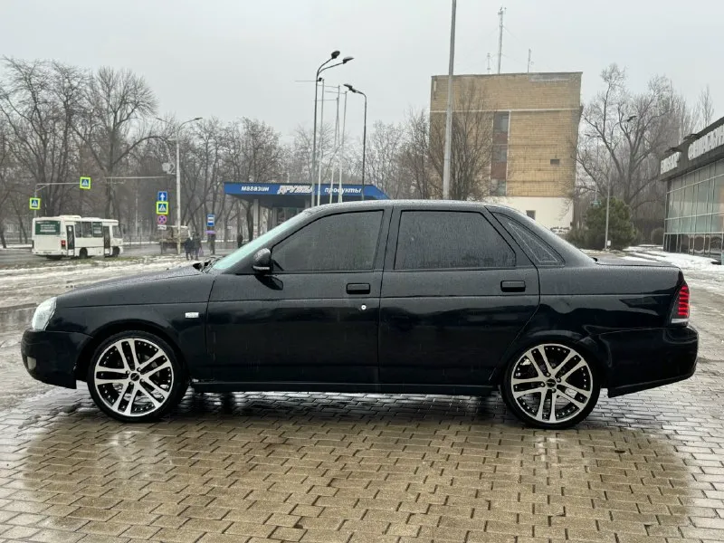 Ассалам алейкум продам бандитку взгляды собирает ! едет очень хорошо прошитая попкорн отстрелы. вся трасса субару саунд на 60 трубе в хорошем состоянии мотор коробка без нареканий не троит не дымит масло не ест, не хрустит не выбивает. стаканы лонжероны днище пороги все целое не гнилое. электрика вся исправна. ходовка не стучит не гремит. по кузову есть не значительные моменты - amg фары в круг - гур -обогрев заднего стекла -электро регулировка зеркал -центральный замок -леды в два этажа свет очень яркий -дорогая пленка на лобаше, бока 10% -стоят новые рельсы r17 на летней резине ( не варены не гнутые) - салон в чехлах - руль приора 2 - стоит не плохая музыка пара арнольдов мин 300-600макс 4-х канальный усилитель pro 400.2 мафан аура 77 моноблок db 2.5w саб db мин 1000- 2000w все подключено грамотно играет хорошо юридически чистая без штрафов и запретов. птс стс дкп цена 365тыс + торг у капота донецк +79496003263 📞 звоните: +7(949)6003263 - фотография - 2