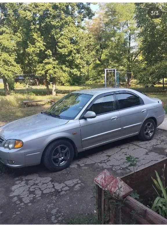 Продам kia шума 2, 2003 года, пробег 300000. двигатель 1.8, газ-бензин. имеется магнитола, кондицион... - фотография