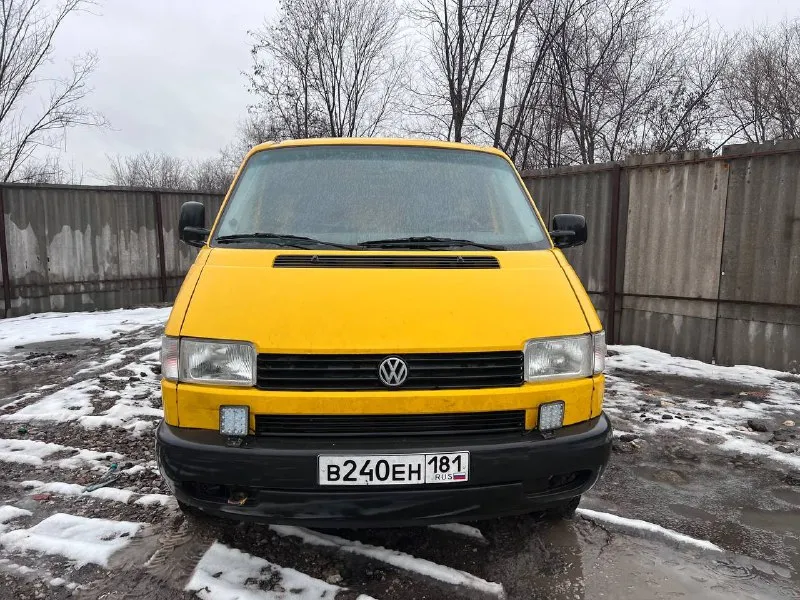 Volkswagen transporter 1997 года выпуска. объем двигателя 1.9 л. turbo на машине ездили, не стояла, все работает так как должно. коробка переключает без проблем, двигатель не дымит. гнили, рыжиков нет. по документам полный порядок луганск цена : 780 000 т. р +79595786785 📞 звоните: +7(959)5786785 - фотография - 2
