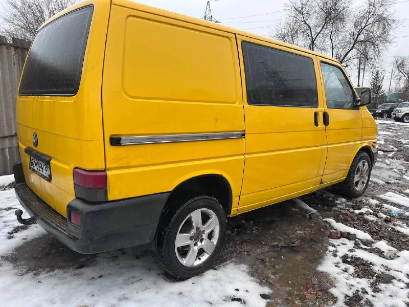 Volkswagen transporter 1997 года выпуска. объем двигателя 1.9 л. turbo на машине ездили, не стояла, все работает так как должно. коробка переключает без проблем, двигатель не дымит. гнили, рыжиков нет. по документам полный порядок луганск цена : 780 000 т. р +79595786785 📞 звоните: +7(959)5786785 - фотография - 3