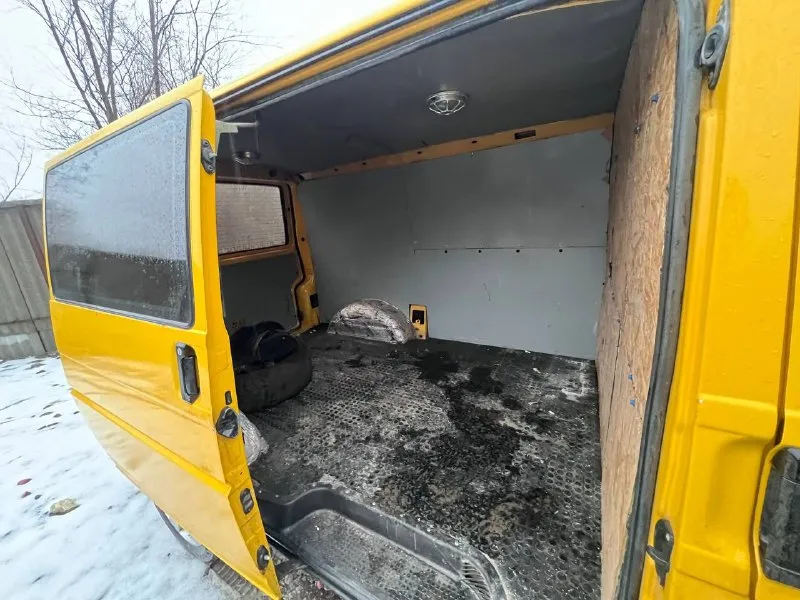 Volkswagen transporter 1997 года выпуска. объем двигателя 1.9 л. turbo на машине ездили, не стояла, все работает так как должно. коробка переключает без проблем, двигатель не дымит. гнили, рыжиков нет. по документам полный порядок луганск цена : 780 000 т. р +79595786785 📞 звоните: +7(959)5786785 - фотография - 6