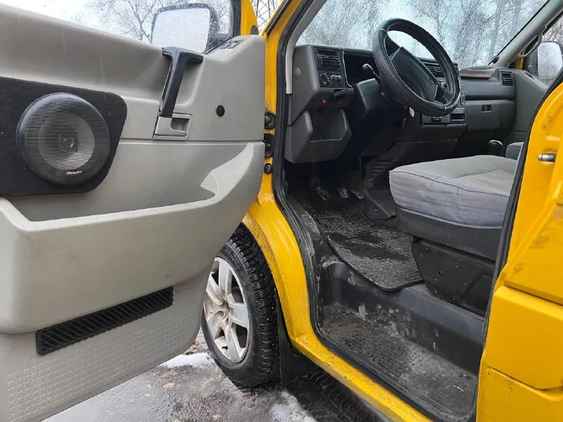 Volkswagen transporter 1997 года выпуска. объем двигателя 1.9 л. turbo на машине ездили, не стояла, все работает так как должно. коробка переключает без проблем, двигатель не дымит. гнили, рыжиков нет. по документам полный порядок луганск цена : 780 000 т. р +79595786785 📞 звоните: +7(959)5786785 - фотография - 7