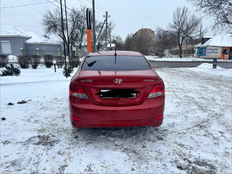 Продам hyundai accent 2013 года. 1 хозяин, брал с салона! 1.6 коробка автомат 261.000 тыс родного пр... - фотография