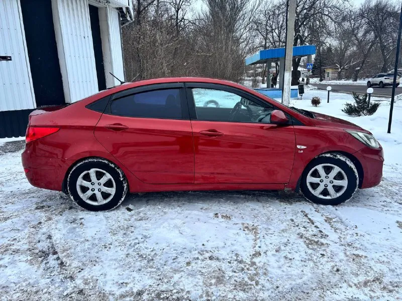 Продам hyundai accent 2013 года. 1 хозяин, брал с салона! 1.6 коробка автомат 261.000 тыс родного пробега машина в хорошем состоянии все вопросы по телефону: +79498137546 800.000₽ возможен торг 📞 звоните: +7(949)8137546 - фотография - 2