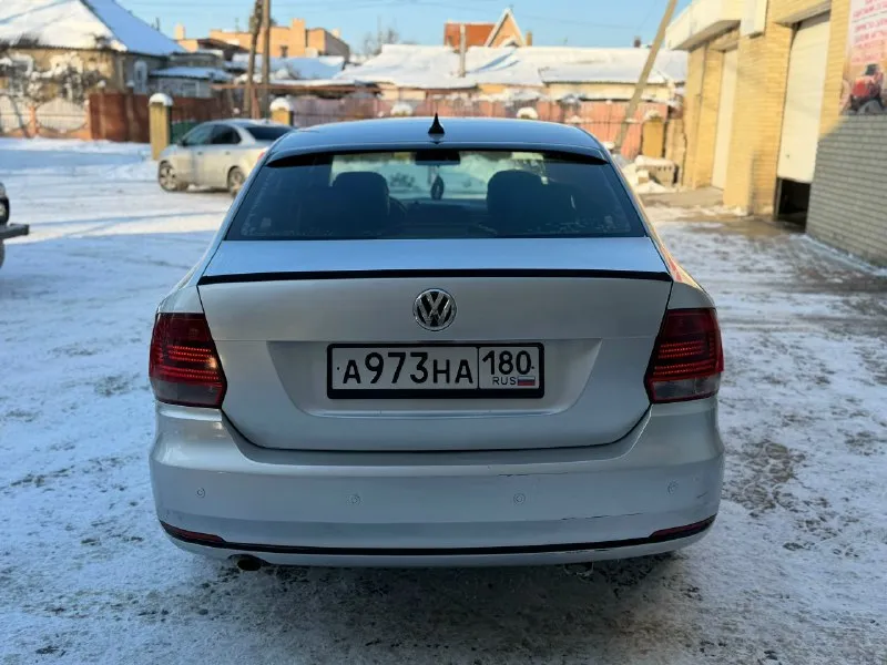📌продам volkswagen polo 📌2015 года 📌рестайлинг, двигатель 1.6,механика, двигатель не дымит, не троит, масло не кушает! тяга отличная 👍🏻 📌расход топлива по городу 7,трасса 5.5 📌пробег на данный момент 187.000 т км 📌коробка работает идеально 📌в автомобиле имеется гидроусилитель руля, abs, подогрев сидений, климат контроль, электро зеркала с подогревом, все четыре стеклоподъемника, магнитола андроид 12, два комплекта колес лето на штампах отдам в подарок 🎁 📌по документам не каких штрафов запретов нет 📌я хозяин, переоформление без проблем 📌осмотр автомобиля донецк-макеевка 📌цена 770.000 торг номер для связи +79494556508 📞 звоните: +7(949)4556508 - фотография - 4