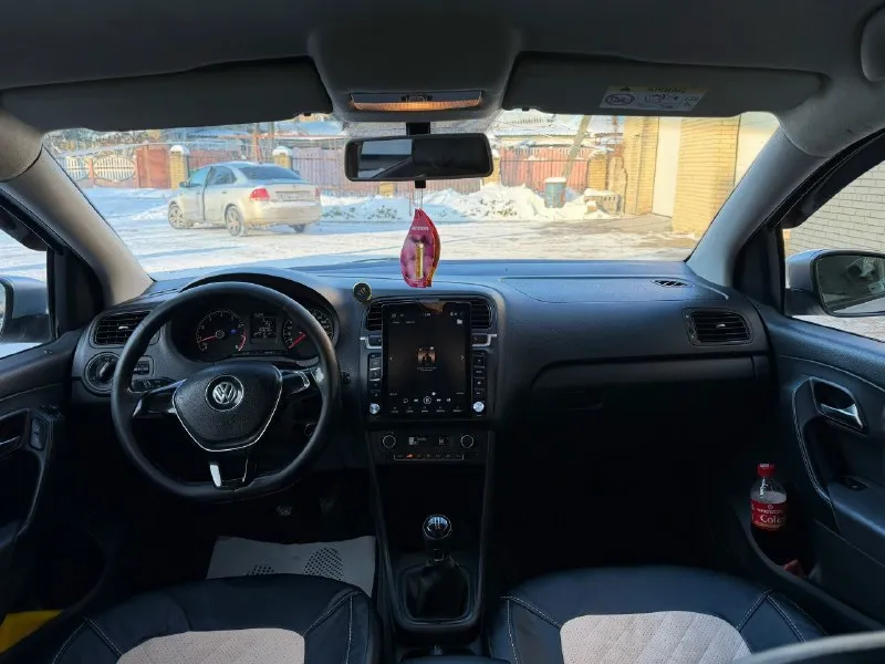 📌продам volkswagen polo 📌2015 года 📌рестайлинг, двигатель 1.6,механика, двигатель не дымит, не троит, масло не кушает! тяга отличная 👍🏻 📌расход топлива по городу 7,трасса 5.5 📌пробег на данный момент 187.000 т км 📌коробка работает идеально 📌в автомобиле имеется гидроусилитель руля, abs, подогрев сидений, климат контроль, электро зеркала с подогревом, все четыре стеклоподъемника, магнитола андроид 12, два комплекта колес лето на штампах отдам в подарок 🎁 📌по документам не каких штрафов запретов нет 📌я хозяин, переоформление без проблем 📌осмотр автомобиля донецк-макеевка 📌цена 770.000 торг номер для связи +79494556508 📞 звоните: +7(949)4556508 - фотография - 8