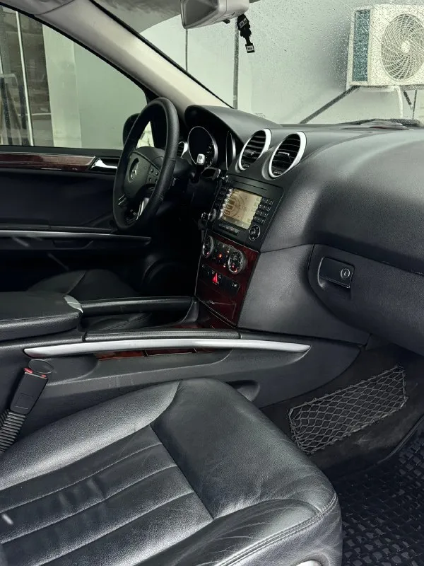 Mercedes benz ml 350 мерседес мл ( 💰995.000💰) руб 3.5 объем гильзован все 6 цилиндров, любые проверки ! 2007г мотор отличный, без дыма, не троит, едет очень хорошо, масло не расходует ! акпп не пинает, не буксует, переключает плавно, и мягко, без рывков! ходовая не гремит, не стучит. машинка вся сухая, без проблем, сел и поехал! электрика вся исправна, работает без нареканий, кондиционер холодит, и заправлен! печка жарит, подогревы все работают, вообщем машина реально максимально живой мл, можете сами приехать, посмотреть, проверить, и убедится … салон на 9/10 любые проверки в сервисе документы чистые, без запретов, без штрафов, переоформление без проблем, с моим присутствием, в мрео. техосмотр сделан. осмотр г. макеевка цена 995.000 руб торг разумный у капота реально живой ml без подвигов, любые проверки остальные вопросы по тел +7949-644-01-25 +7949-607-32-69 тг есть 📞 🇷🇺 звоните: +79496440125 - фотография - 10