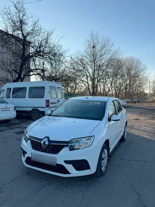 Reno logan 2020г. 1.6 на автомате пробег 135 тыс. подогрев передних сидений, кондиционер, эл. стеклоподъемники, магнитола. машина в отличном техническом состоянии, обслужена и не требует вложений. 730.000 руб. срочная продажа, торг +79493878914 📞 звоните: +7(949)3878914 - фотография - 2
