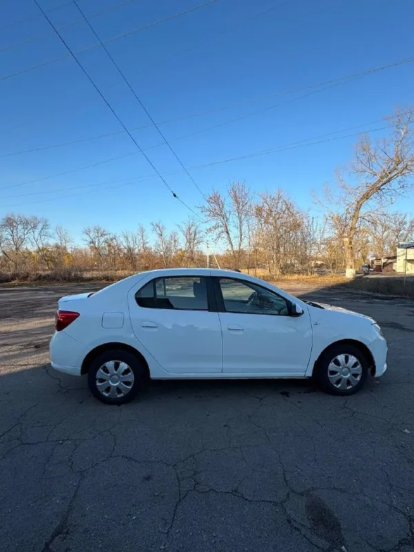 Reno logan 2020г. 1.6 на автомате пробег 135 тыс. подогрев передних сидений, кондиционер, эл. стеклоподъемники, магнитола. машина в отличном техническом состоянии, обслужена и не требует вложений. 730.000 руб. срочная продажа, торг +79493878914 📞 звоните: +7(949)3878914 - фотография - 5