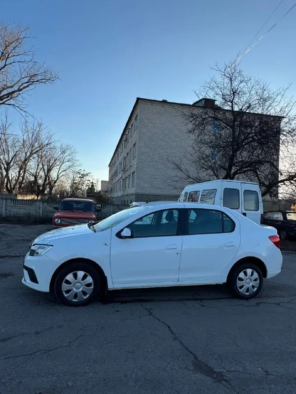 Reno logan 2020г. 1.6 на автомате пробег 135 тыс. подогрев передних сидений, кондиционер, эл. стеклоподъемники, магнитола. машина в отличном техническом состоянии, обслужена и не требует вложений. 730.000 руб. срочная продажа, торг +79493878914 📞 звоните: +7(949)3878914 - фотография - 6