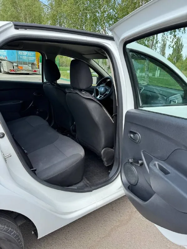 Reno logan 2020г. 1.6 на автомате пробег 135 тыс. подогрев передних сидений, кондиционер, эл. стеклоподъемники, магнитола. машина в отличном техническом состоянии, обслужена и не требует вложений. 730.000 руб. срочная продажа, торг +79493878914 📞 звоните: +7(949)3878914 - фотография - 7