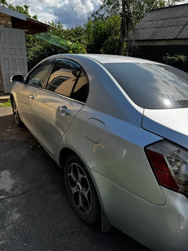 🚗 geely emgrand ec7, 2014 - автомобиль в хорошем техническом и визуальном состоянии в максимальной комплектации! (г. шахтерск) 🔍 главные причины купить именно это авто: ✅ зеркало заднего вида с встроенным регистратором ✅ кузов в не плохом состоянии!( есть незначительные недочёты) ✅ не участвовала в авариях ✅ пробег (174.550) ✅ максимальная комплектация luxe: антиблокировочная система, подушки безопасности, парктроник, климат-контроль, usb, кожаный салон и многое другое! ✅ обмен на машину на автомате, с моей доплатой ✅ надежная мкпп! ✅ электролюк! ✅ 2 комплекта резины! летняя резина на литых оригинальных дисках r16. зимняя на штампах! ✅ регулярное техническое обслуживание, 1000 км назад заменены все тех. жидкости, подушка двигателя, цепь грм! ✅ в коммерческих целях и такси не использовалась! 📞 подробнее расскажем по телефону! +79494657879 ✅ обсудим все! 📲 tg: @ruslan_hk 📞 звоните: +7(949)4657879 - фотография - 4