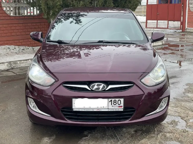 Hyundai solaris 2012 год в дтп не участвовал. собственник. пробег 187 тыс. ухоженный автомобиль. сделал не давно то, замена масла колодок. металлические детали машины все заводские и с соответствующими маркировками, болты не крученые, стекла включая лобовое родные. двигатель 1.6 бензин(грм цепной) кпп - механическая 5 ступеней(без хрустов и вылетов) в такси не работал(100%) хорошая комплектация :мульти руль, кондиционер, 4 эсп, подогревы передних сидений, туманки, масло менялось каждые 8000 км (от замены до замены вообще не берет) салон в отличном состоянии. полное переоформление в мрэо с моим присутствием. ‼️цена 765.000 руб ‼️ торг есть. номер для связи: +79495514624 - фотография - 2