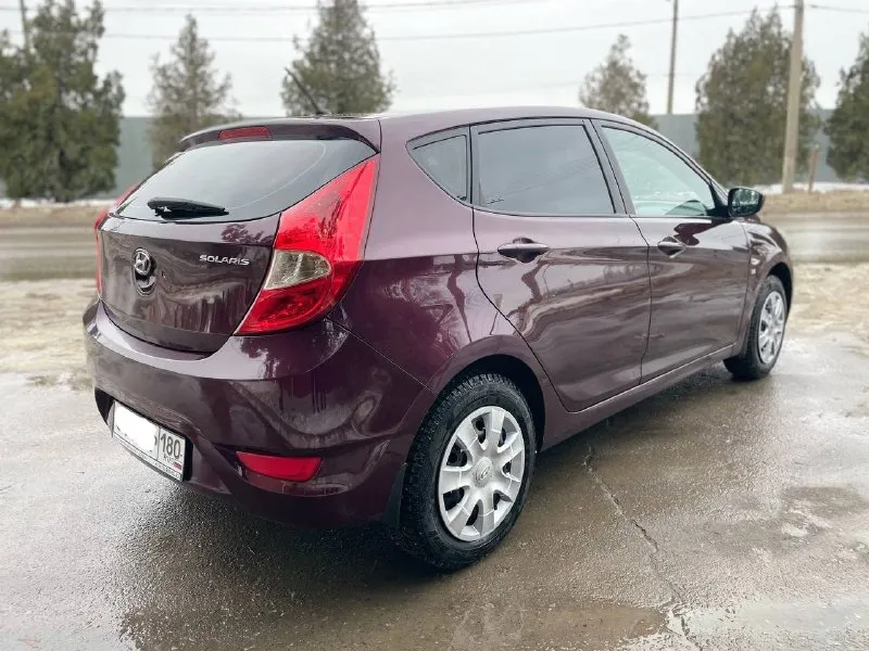 Hyundai solaris 2012 год в дтп не участвовал. собственник. пробег 187 тыс. ухоженный автомобиль. сделал не давно то, замена масла колодок. металлические детали машины все заводские и с соответствующими маркировками, болты не крученые, стекла включая лобовое родные. двигатель 1.6 бензин(грм цепной) кпп - механическая 5 ступеней(без хрустов и вылетов) в такси не работал(100%) хорошая комплектация :мульти руль, кондиционер, 4 эсп, подогревы передних сидений, туманки, масло менялось каждые 8000 км (от замены до замены вообще не берет) салон в отличном состоянии. полное переоформление в мрэо с моим присутствием. ‼️цена 765.000 руб ‼️ торг есть. номер для связи: +79495514624 - фотография - 3