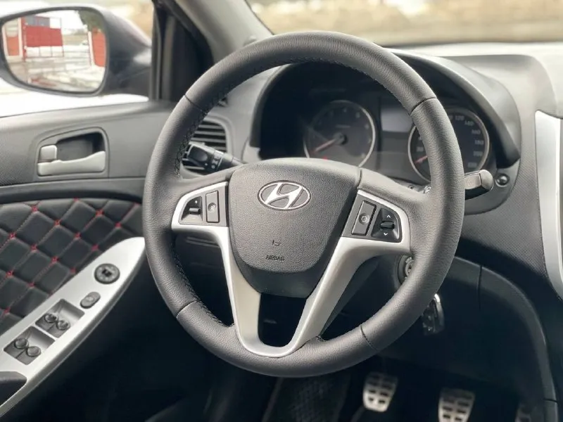 Hyundai solaris 2012 год в дтп не участвовал. собственник. пробег 187 тыс. ухоженный автомобиль. сделал не давно то, замена масла колодок. металлические детали машины все заводские и с соответствующими маркировками, болты не крученые, стекла включая лобовое родные. двигатель 1.6 бензин(грм цепной) кпп - механическая 5 ступеней(без хрустов и вылетов) в такси не работал(100%) хорошая комплектация :мульти руль, кондиционер, 4 эсп, подогревы передних сидений, туманки, масло менялось каждые 8000 км (от замены до замены вообще не берет) салон в отличном состоянии. полное переоформление в мрэо с моим присутствием. ‼️цена 765.000 руб ‼️ торг есть. номер для связи: +79495514624 - фотография - 9