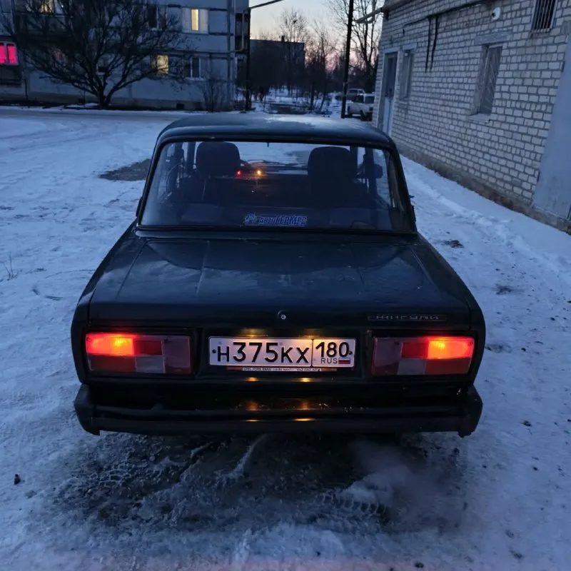 Продам ваз 2105, я собственник, автомобиль на хорошем ходу, вся ходовая новая(реактивные тяги, аморт... - фотография