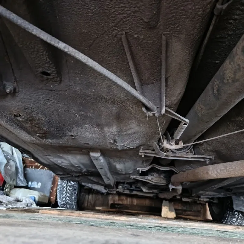 Продам ваз 2105, я собственник, автомобиль на хорошем ходу, вся ходовая новая(реактивные тяги, амортизаторы, рулевые тяги, ступичный подшибник), масло менялось в коробке и в двигателе, новый аккумулятор, новая катушка, зажигание, свечи, бронепровода, так же установлено новое сцепление и маховик. запускается с пол тычка (даже в -темпратуру), дно, пороги целые. установлена музыка, магнитола(pioneer), приятный ухоженный салон. цена данного автомобиля 155т. рублей, торг никто не отменял. номер телефона: +79499512521 📞 звоните: +7(949)9512521 - фотография - 7