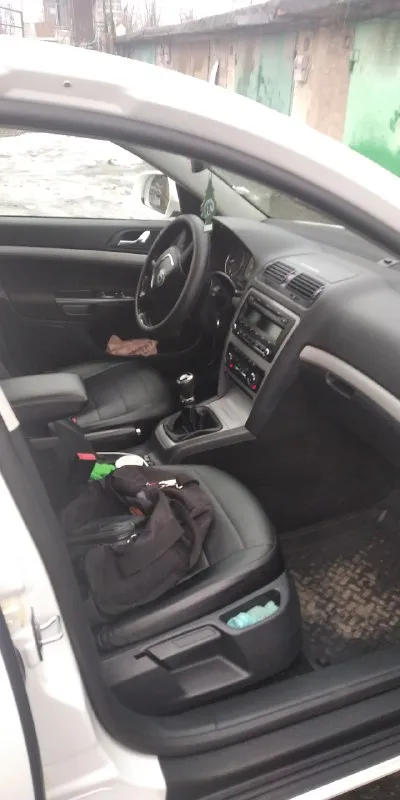 Продам skoda октавию 2012 г 1.6 мех, в родном окрасе, хорошая комплектация, пробег 180 тыс,2 ключа.940 тыс тел +79495123990 📞 звоните: +7(949)5123990 - фотография - 2