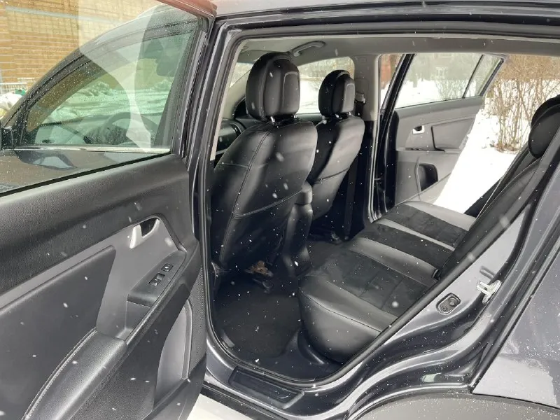 🔥kia sportage🔥 в шикарном состоянии! ✅без дтп! ✅одна крашенная деталь( передняя правая дверь! ✅год выпуска 2013 ✅мотор 2.0 ✅бензиновый (атмосферный) ✅коробка автомат 6 ступка ✅пробег 208 тыс. км. ✅автотека зелёная ✅двигатель работает превосходно без постороннего шума! (и на холодную и на горячую) ✅2 ключа ✅сигнализация ✅режим eco ✅разъемы под aux usb ✅разъем 12v ✅монитор планшет ✅камера заднего вида ✅парктроник ✅литые диски r17 ✅тех осмотр пройден, готов к регистрации в мрэо ✅ торг на полный бак топлива ✅донецк. стоимость 1.345.000₽ тел. +7949-50-800-60 - фотография - 7