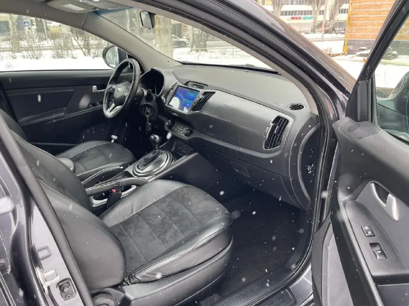 🔥kia sportage🔥 в шикарном состоянии! ✅без дтп! ✅одна крашенная деталь( передняя правая дверь! ✅год выпуска 2013 ✅мотор 2.0 ✅бензиновый (атмосферный) ✅коробка автомат 6 ступка ✅пробег 208 тыс. км. ✅автотека зелёная ✅двигатель работает превосходно без постороннего шума! (и на холодную и на горячую) ✅2 ключа ✅сигнализация ✅режим eco ✅разъемы под aux usb ✅разъем 12v ✅монитор планшет ✅камера заднего вида ✅парктроник ✅литые диски r17 ✅тех осмотр пройден, готов к регистрации в мрэо ✅ торг на полный бак топлива ✅донецк. стоимость 1.345.000₽ тел. +7949-50-800-60 - фотография - 8