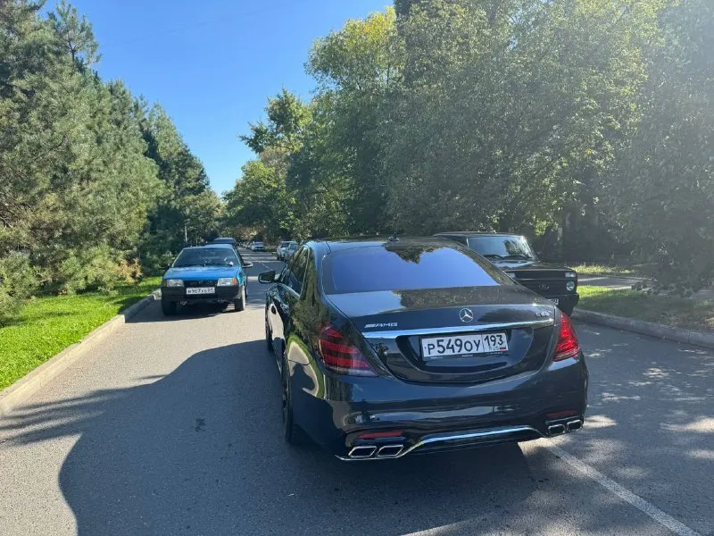 Продам mercedes w222 s500 машина конец 2015 года автотека зеленая без дтп, с родным оригинальным пробегом 100% ( 195.000) гильзовали 30.000 назад, собран и сделан идеально. не троит не дымит, работает идеально, ни грамму масло не ест. коробка не пинает переключает идеально, пневма работает в штатном режиме. машина без вложений от слова совсем. комлектация полная самая, на 3d бурмистаре, даже встроен в потолке. салон в идеале … машина в керамике 2 слоя. очень редкий и красивый цвет, темно -серый. диски amg r20. машина одетая в оригинальный рестайлинг 2020 года в обвесе 6.3. собственник, г. краснодар. цена :3.500.000 89180449555 роман. 📞 звоните: +7(918)0449555 - фотография - 6