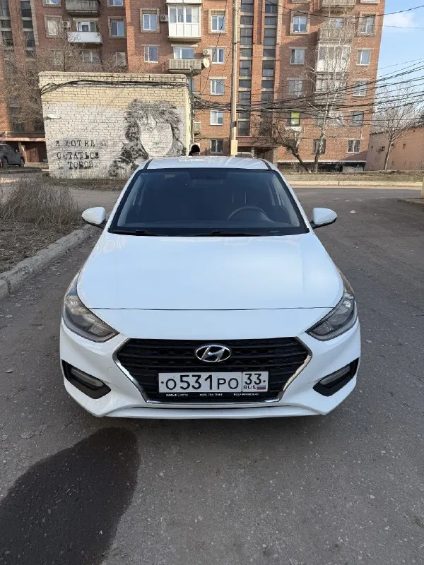 Продам hyundai solaris 2018г. в. двигатель 1.4, кпп механика 6-ст. автомобиль в достойном состоянии! оригинальный пробег 146000т. двигатель, коробка, ходовая часть абсолютно без вопросов! кузов ровный, без гнили рыжиков и прочего! без дтп, автотека полностью зеленая! 1 хозяин за всю историю эксплуатации! в такси, каршеринге и прочем автомобиль не был! имеется сервисная книга со всеми отметками(чеками, датами проведения то, пробегом)! сигнализация с автозапуском! 2 ключа. цена 1140000т. р. не большой торг возле капота. осмотр макеевка. +79493597128. 📞 звоните: +7(949)3597128 - фотография - 3