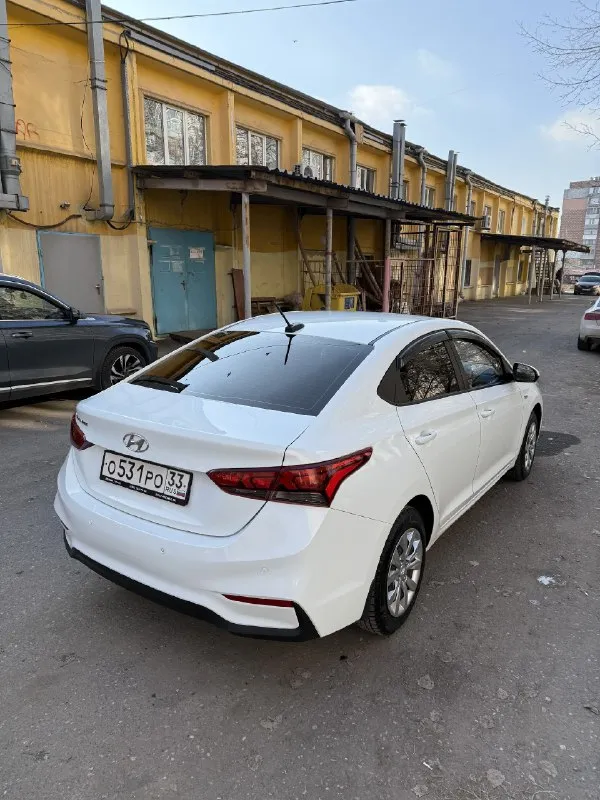 Продам hyundai solaris 2018г. в. двигатель 1.4, кпп механика 6-ст. автомобиль в достойном состоянии! оригинальный пробег 146000т. двигатель, коробка, ходовая часть абсолютно без вопросов! кузов ровный, без гнили рыжиков и прочего! без дтп, автотека полностью зеленая! 1 хозяин за всю историю эксплуатации! в такси, каршеринге и прочем автомобиль не был! имеется сервисная книга со всеми отметками(чеками, датами проведения то, пробегом)! сигнализация с автозапуском! 2 ключа. цена 1140000т. р. не большой торг возле капота. осмотр макеевка. +79493597128. 📞 звоните: +7(949)3597128 - фотография - 6
