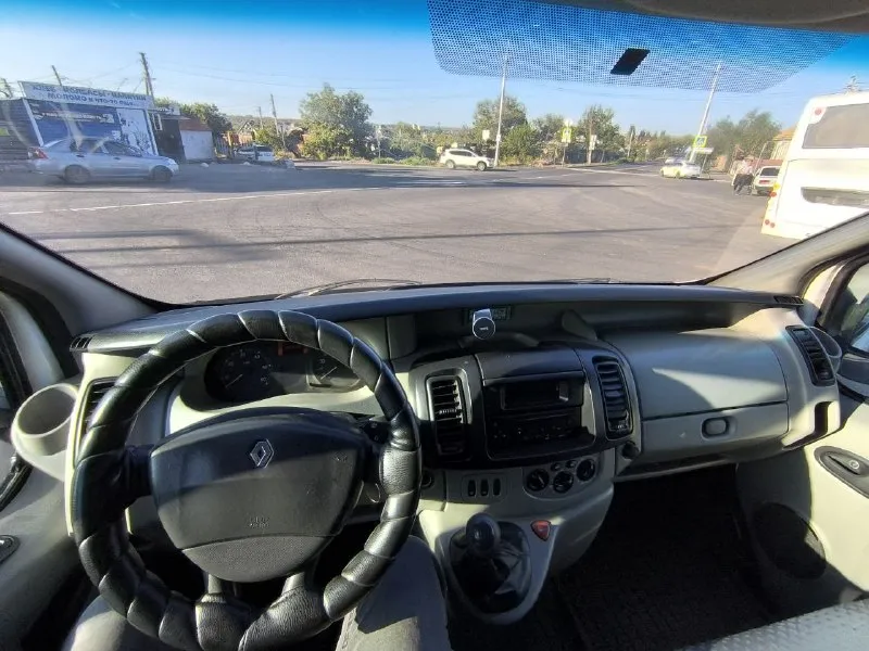 Reno trafik 2 пробег 452000 двигатель 2.0л коробка механика 6 ступка. цена:1150000 тел:+79495994098 продаю свой автомобиль куплен в европе. самая надёжная связка - 2.0 + мкпп 6 ступка высокий очень удобная погрузка выгрузка. автомобиль в хорошей комплектации с кондиционером электро приводом стёкол и зеркал, (фаркоп вписан) полностью обслужен без каких либо вложений. хорошая зимняя резина. любой вид переоформления. возможен безналичный расчёт. 📲 tg: владимир владимир 📞 звоните: +7(949)5994098 - фотография - 10