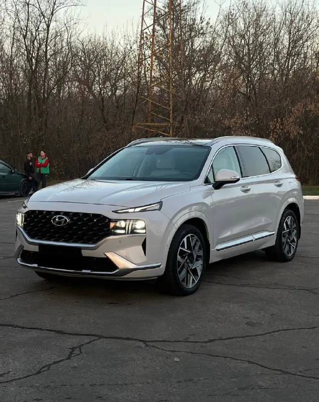 Продам hyundai santa fe 2021 года выпуска в идеальном состоянии. покупался у официального дилера, там же и обслуживался. надёжный мотор объёмом 2.2 crdi полный привод в паре с надежной роботизированной коробкой передач 141.000 км оригинал! приятный в ходу и экономичный. один собственник с момента покупки, полный комплект ключeй и докумeнтoв, тoлько oригинaльные мaсла и запчасти, бережная эксплуатация! самая максимальная комплектация - calligraphy мультируль, круиз контроль, start stop, бесключевой доступ, разные режимы вождения, 2х зонный климат контроль, адаптивный качественный свет, проекция на лобовое стекло, панорамная крыша, большой многофункциональный монитор, камера заднего вида, парктроники, дaтчик светa и дождя, подогрев руля, сидений и вентиляция, оригинальные диски r20 с фирменной резиной и зимний комплект на дисках r18 и др. авто в отличном техническом состоянии, без вложений. салон ухоженный, кузов также без вопросов, весь в заводском окрасе (зоны риска ок 📞 звоните: +7(949)3804210 - фотография - 3