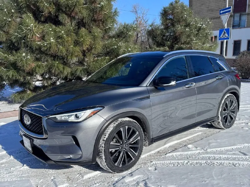 Infinity qx 50 2020 год 2.0 бензин, полный привод, кожа, бесключевой доступ, панорама, черный потолок, диски р20, новая резина, пробег 80 т км, хороший карфакс. донецк, цена 2 млн 360 т рублей, торг, обмен. срочно +79493145500 - фотография - 2