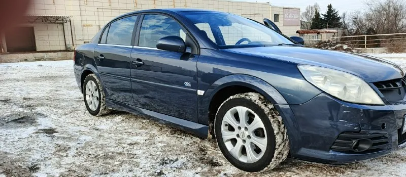 Продаю очень надёжный автомобиль opel вектра с 1.8 2007 года автоматическая коробка передач пробег оригинал 214000ткм. автомобиль в хорошем состоянии и вложений не требует. что касается кузова двигатель коробка салон ходовая это все в отличном состоянии. комплектация самая полная кожаный салон круиз контроль и так далее масла фильтра грм и ролики только заменил на 213000ткм авто в достойном состоянии звоните договоримся цена 565000тр символически торг у капота +79499868499 📞 звоните: +7(949)9868499 - фотография - 2