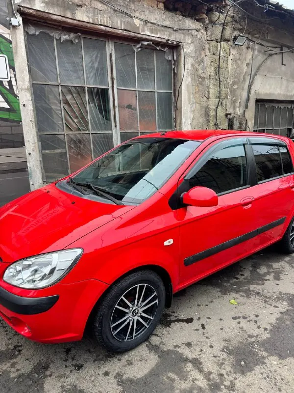 Продам hyundai getz 1.4 механика пробег 140тысяч родной 2006г рестайлинг в шикарном техническом состоянии! авто не требует никаких вложений, мотор и коробка работают как надо. кузов для своих лет хорошем состоянии, пороги и днище без коррозии. уже на зимней резине заменил: масло и фильтра в двс, кпп. ремни грм, гур, кондиционера, генератора, помпа. новый антифриз(промывали систему) вся подвеска обслужена. авто после замены не проехало еще 1000 км по комплектации подогревы сидений, регулировка зеркал, стеклоподъемники, кондиционер, андроид планшет (новый), противотуманки. состояние салона как новое! цена 490 т. р. торг у капота осмотр макеевка +79493359273 - фотография - 2