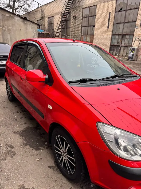 Продам hyundai getz 1.4 механика пробег 140тысяч родной 2006г рестайлинг в шикарном техническом состоянии! авто не требует никаких вложений, мотор и коробка работают как надо. кузов для своих лет хорошем состоянии, пороги и днище без коррозии. уже на зимней резине заменил: масло и фильтра в двс, кпп. ремни грм, гур, кондиционера, генератора, помпа. новый антифриз(промывали систему) вся подвеска обслужена. авто после замены не проехало еще 1000 км по комплектации подогревы сидений, регулировка зеркал, стеклоподъемники, кондиционер, андроид планшет (новый), противотуманки. состояние салона как новое! цена 490 т. р. торг у капота осмотр макеевка +79493359273 - фотография - 4