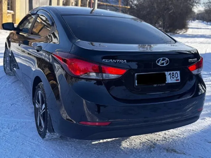 Продам hyundai elantra 2015 года. 1 хозяин, брал с салона! 1.6 коробка автомат 187. тыс родного пробега!!! чистый кореец машина полностью в родной краске. все стекла родные! обслуживалась с момента покупки на одном сервисе! двигатель без нареканий, масло менялось каждые 6 тыс. км! коробка без нареканий! комплектация: мультируль, электро зеркала, 4 стеклоподъёмника, кондиционер холодит хорошо, подогрев сидений, бортовой компьютер, экран, туманки, led-фары, круиз контроль салон в очень хорошем состоянии! резина 2 комплекта новые. гаражное хранение цена 1 250 000 руб. телефон +7 949 50 999 58 📞 звоните: +7(949)5099958 - фотография - 4