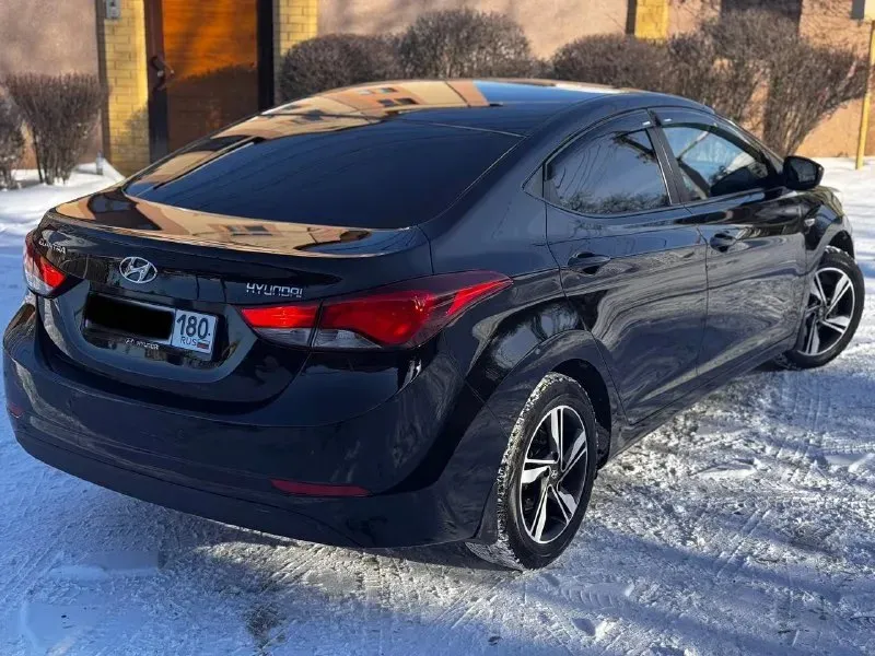 Продам hyundai elantra 2015 года. 1 хозяин, брал с салона! 1.6 коробка автомат 187. тыс родного пробега!!! чистый кореец машина полностью в родной краске. все стекла родные! обслуживалась с момента покупки на одном сервисе! двигатель без нареканий, масло менялось каждые 6 тыс. км! коробка без нареканий! комплектация: мультируль, электро зеркала, 4 стеклоподъёмника, кондиционер холодит хорошо, подогрев сидений, бортовой компьютер, экран, туманки, led-фары, круиз контроль салон в очень хорошем состоянии! резина 2 комплекта новые. гаражное хранение цена 1 250 000 руб. телефон +7 949 50 999 58 📞 звоните: +7(949)5099958 - фотография - 5