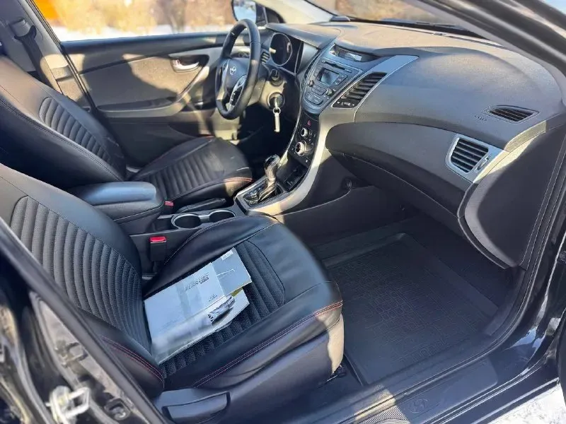 Продам hyundai elantra 2015 года. 1 хозяин, брал с салона! 1.6 коробка автомат 187. тыс родного пробега!!! чистый кореец машина полностью в родной краске. все стекла родные! обслуживалась с момента покупки на одном сервисе! двигатель без нареканий, масло менялось каждые 6 тыс. км! коробка без нареканий! комплектация: мультируль, электро зеркала, 4 стеклоподъёмника, кондиционер холодит хорошо, подогрев сидений, бортовой компьютер, экран, туманки, led-фары, круиз контроль салон в очень хорошем состоянии! резина 2 комплекта новые. гаражное хранение цена 1 250 000 руб. телефон +7 949 50 999 58 📞 звоните: +7(949)5099958 - фотография - 8