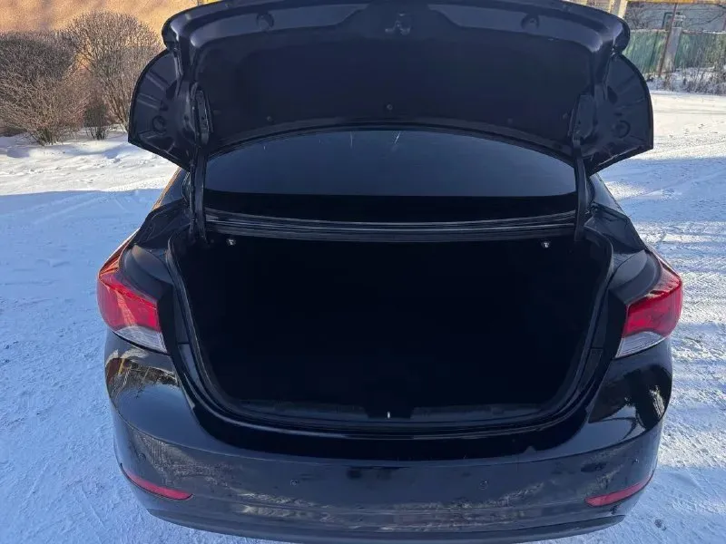 Продам hyundai elantra 2015 года. 1 хозяин, брал с салона! 1.6 коробка автомат 187. тыс родного пробега!!! чистый кореец машина полностью в родной краске. все стекла родные! обслуживалась с момента покупки на одном сервисе! двигатель без нареканий, масло менялось каждые 6 тыс. км! коробка без нареканий! комплектация: мультируль, электро зеркала, 4 стеклоподъёмника, кондиционер холодит хорошо, подогрев сидений, бортовой компьютер, экран, туманки, led-фары, круиз контроль салон в очень хорошем состоянии! резина 2 комплекта новые. гаражное хранение цена 1 250 000 руб. телефон +7 949 50 999 58 📞 звоните: +7(949)5099958 - фотография - 9